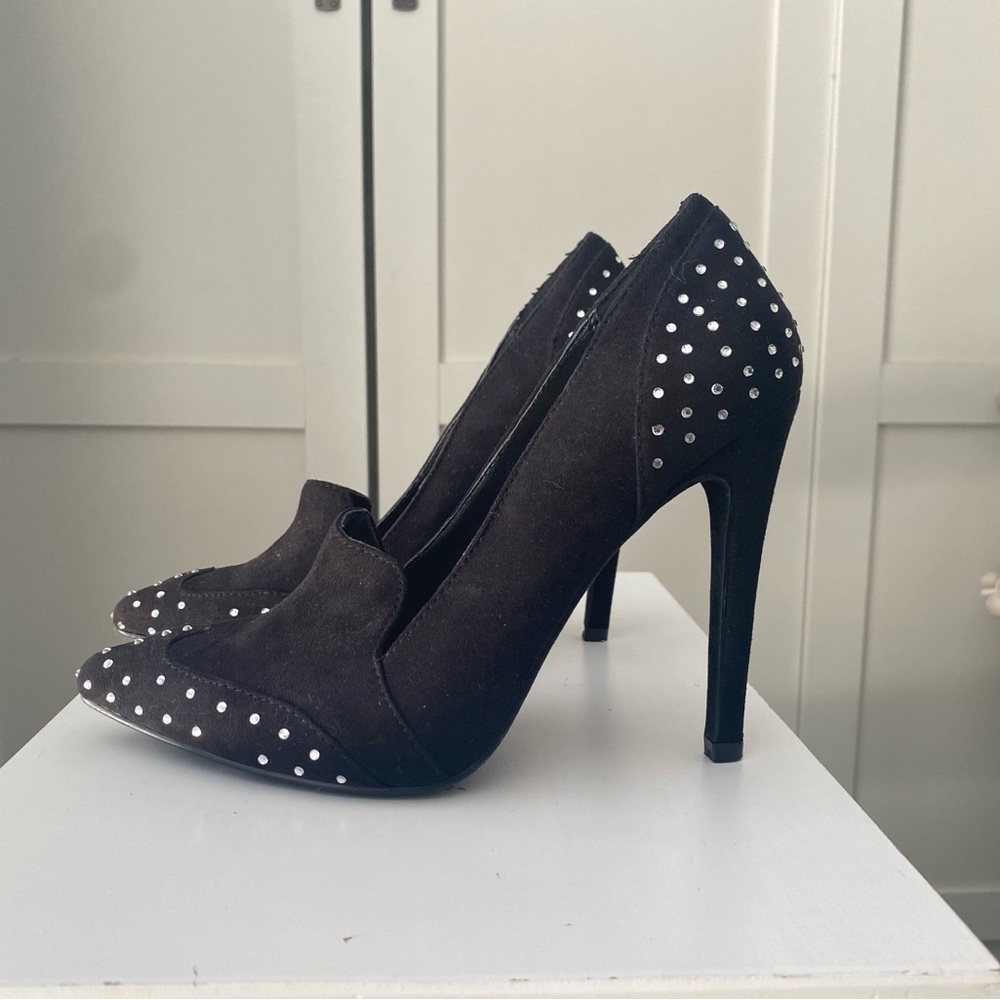 Black heels with elegant diamonds size 6